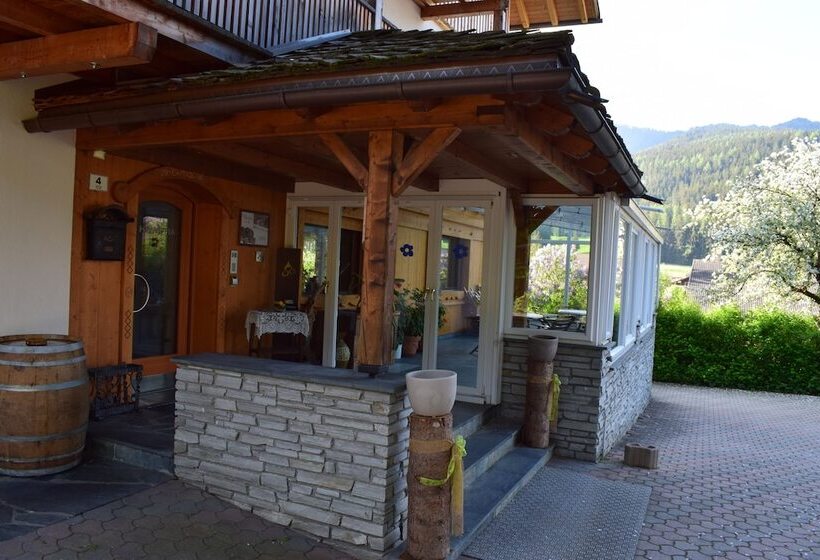 בית מלון כפרי Garni Appartements Helvetia