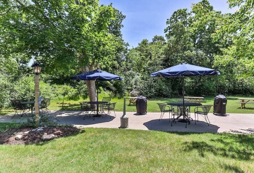 فندق Handkerchief Shoals Inn