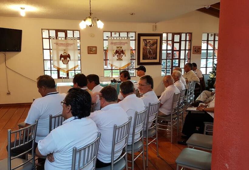 هتل Hosteria San Carlos Tababela