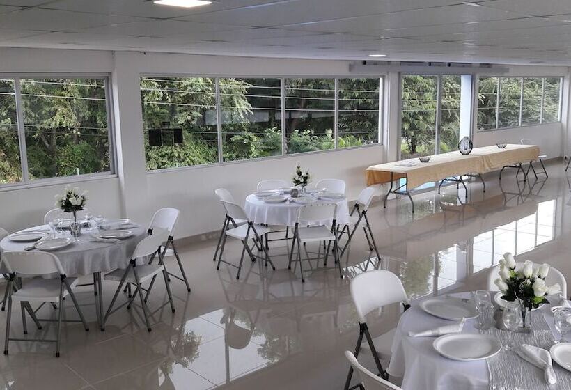 فندق Pacific Coast