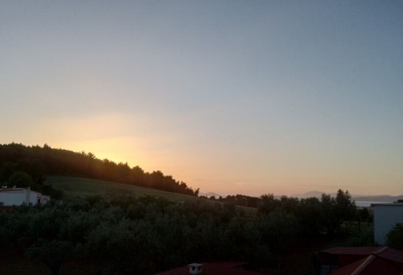 בית מלון כפרי Paradise