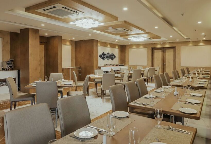 בית מלון כפרי Regenta Central Somnath, Bhalpara