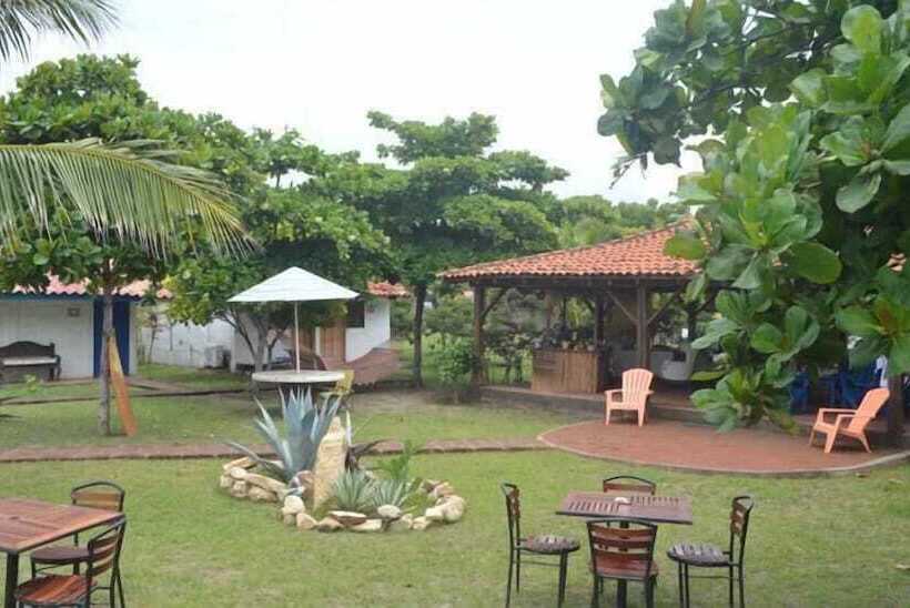 فندق Somar Surf Camp & Lodge