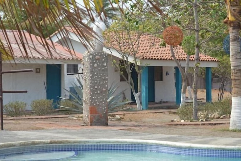 فندق Somar Surf Camp & Lodge