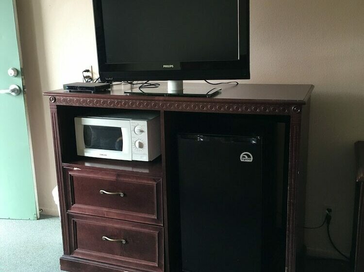 University Lodge Motel