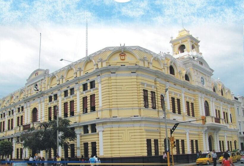 Villa Real Hotel & Suites