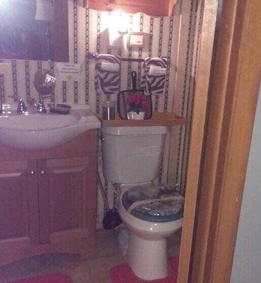 ホテル Birchwood Resort & Campground