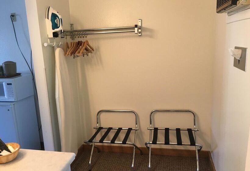 فندق Golden Eagle Inn