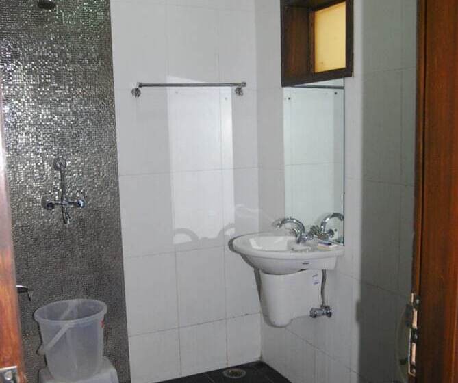 בית מלון כפרי Goroomgo Heera Celebration Mathura