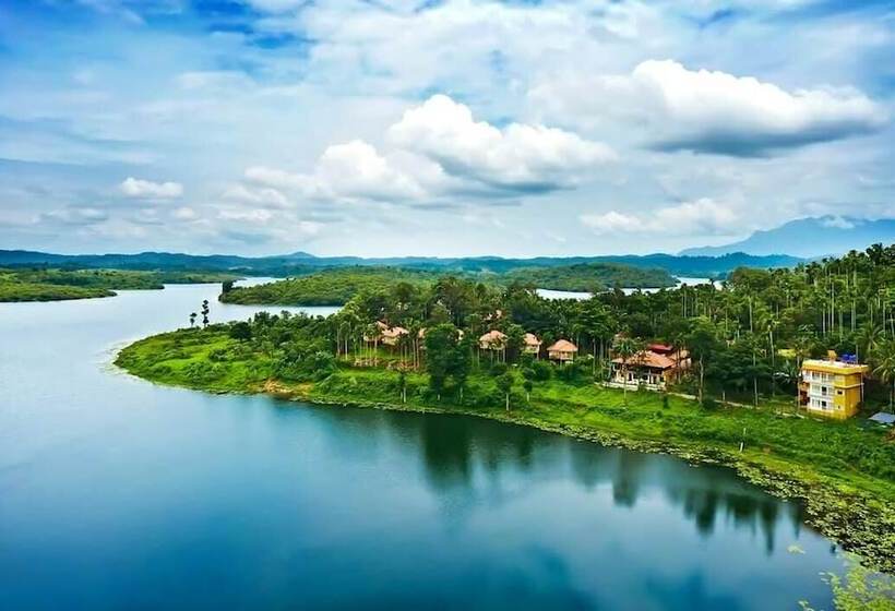 ホテル Karapuzha Village Resort