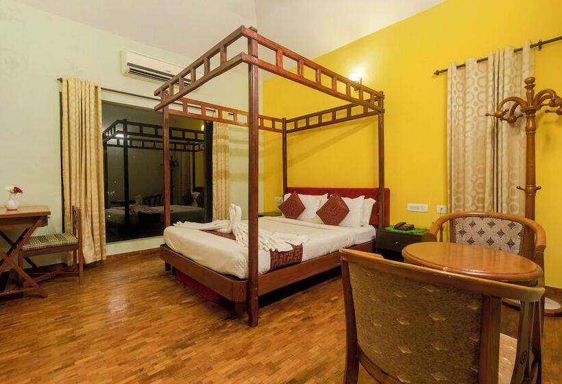 فندق Karapuzha Village Resort