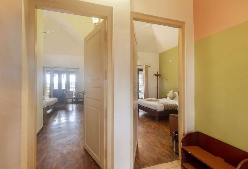 فندق Karapuzha Village Resort