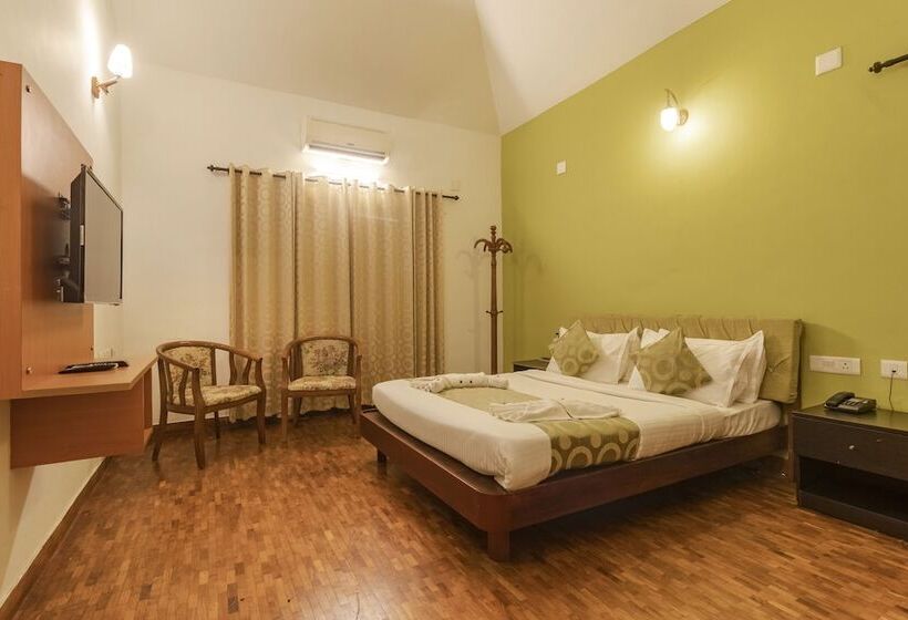 فندق Karapuzha Village Resort