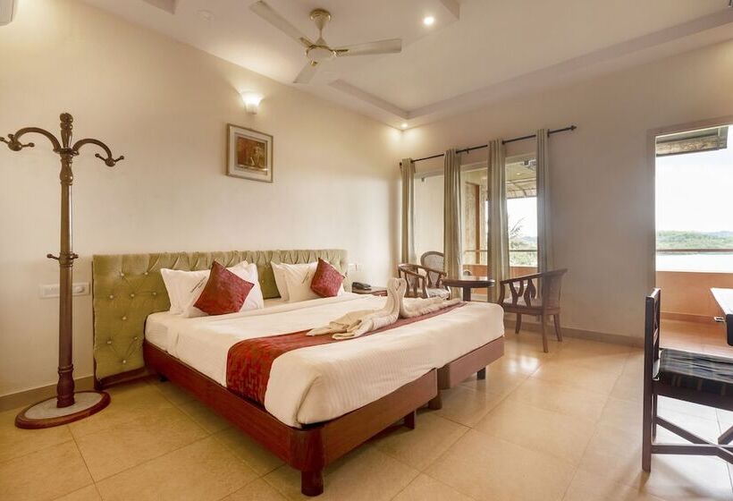 فندق Karapuzha Village Resort