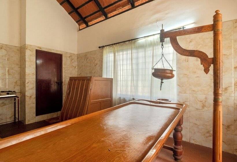 ホテル Karapuzha Village Resort