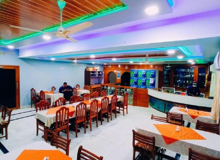 ホテル Prabhat Beach Resort