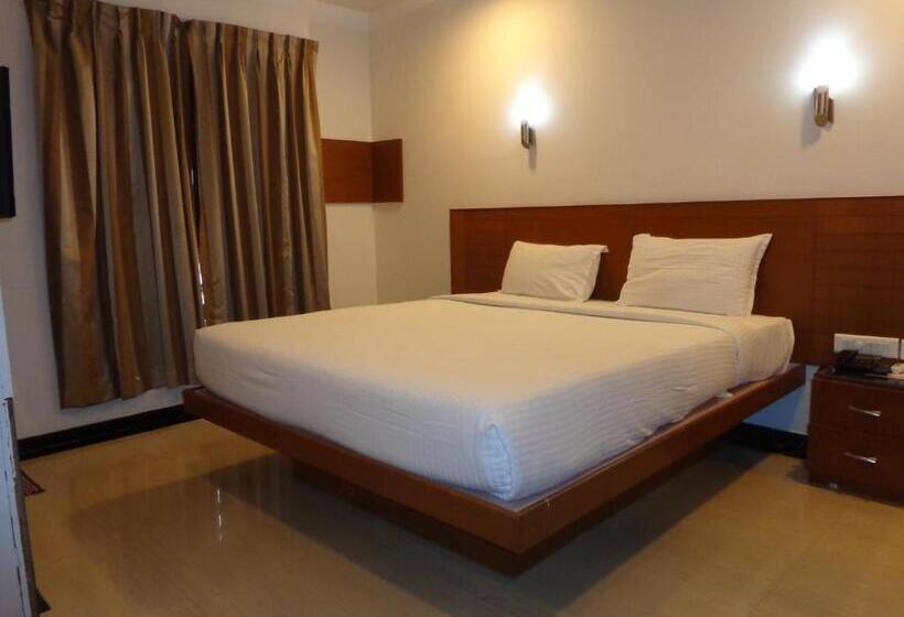 Отель Sanu International