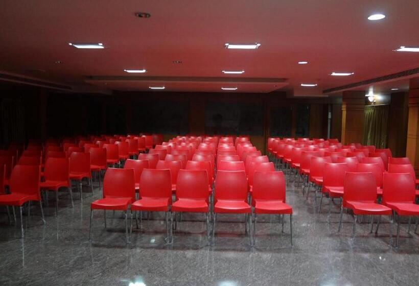 Отель Sanu International