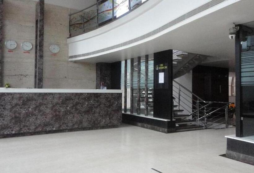 Отель Sanu International