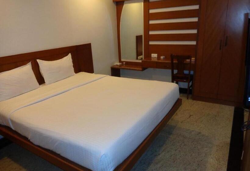 Отель Sanu International