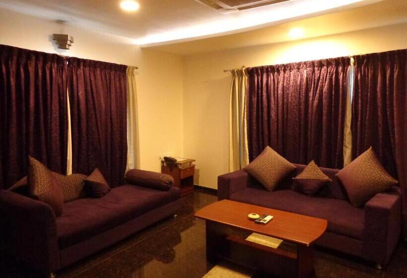 Отель Sanu International