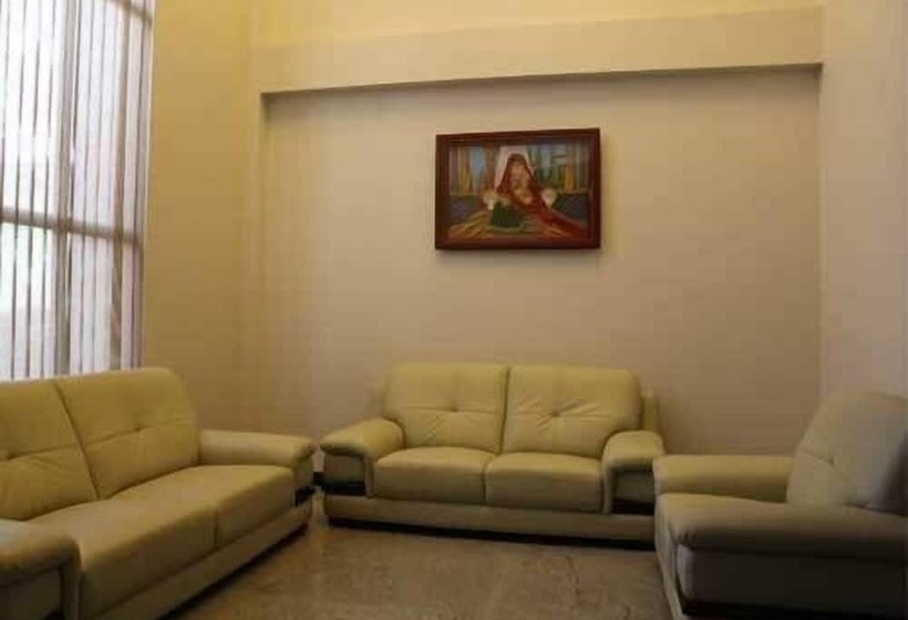 호텔 The Mohini Royale