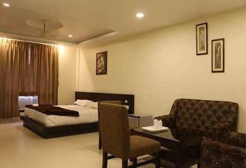 호텔 The Mohini Royale