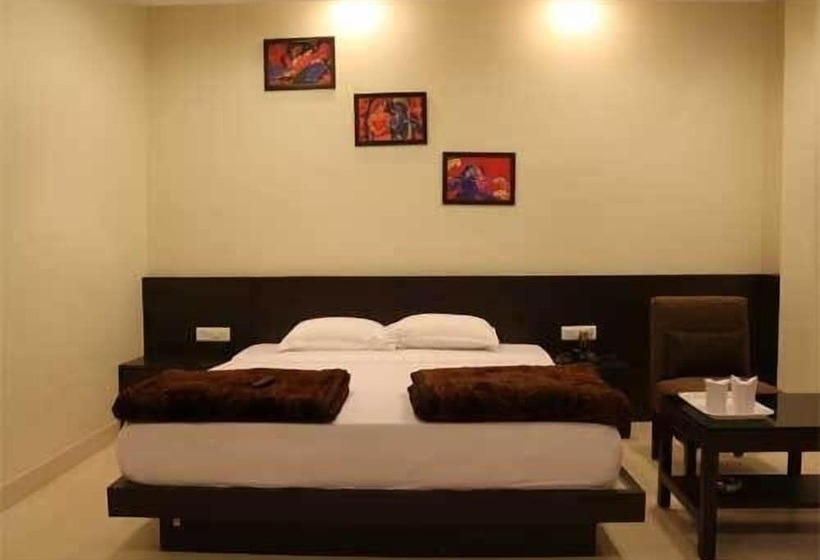 호텔 The Mohini Royale