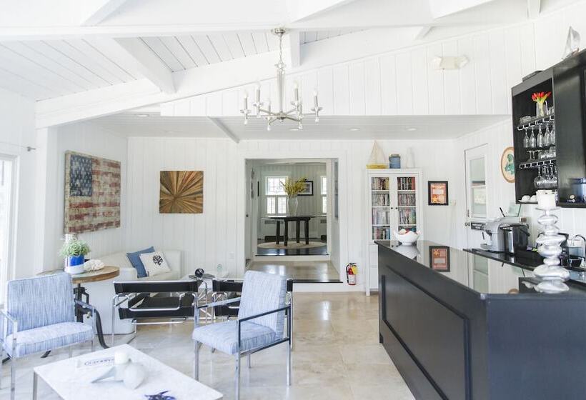 فندق The Platinum Pebble Boutique Inn   Adults Only