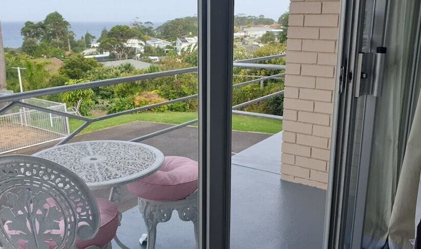 Mollymook Ocean View Motel Rewards Longer Stays  Over 18s Only
