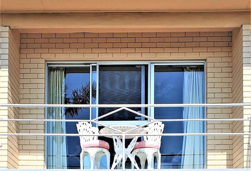 Mollymook Ocean View Motel Rewards Longer Stays  Over 18s Only