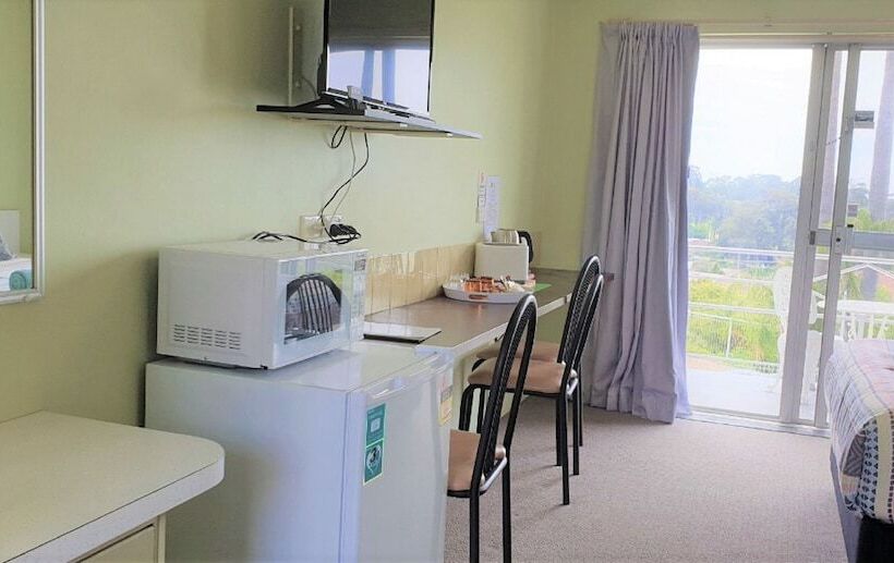 Mollymook Ocean View Motel Rewards Longer Stays  Over 18s Only