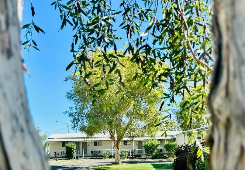 فندق Country Way Motor Inn
