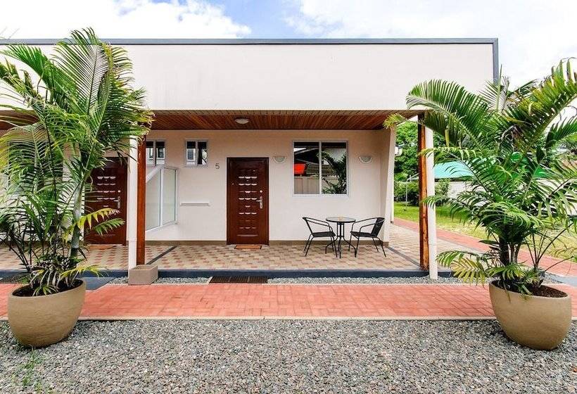 هتل Elementz Apartments