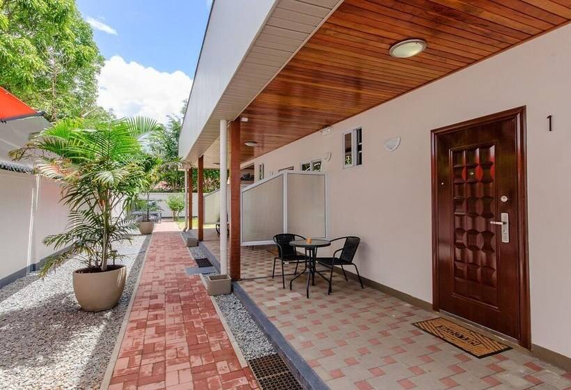 هتل Elementz Apartments