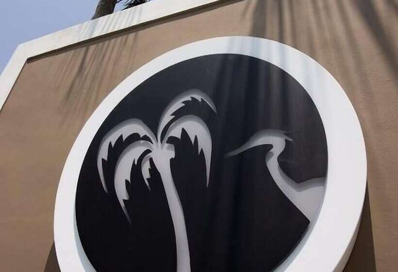 هتل The Grand Resort And Spa & Worthington All Male
