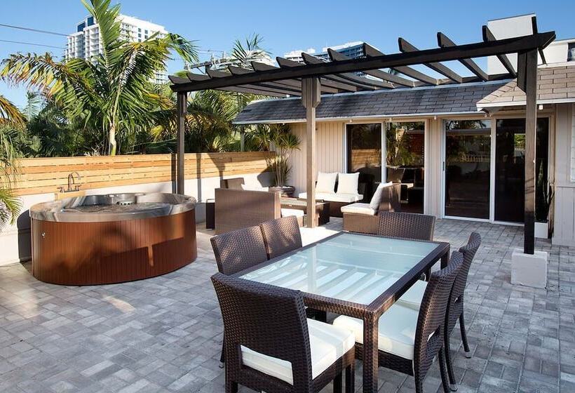 ホテル The Grand Resort And Spa & Worthington All Male