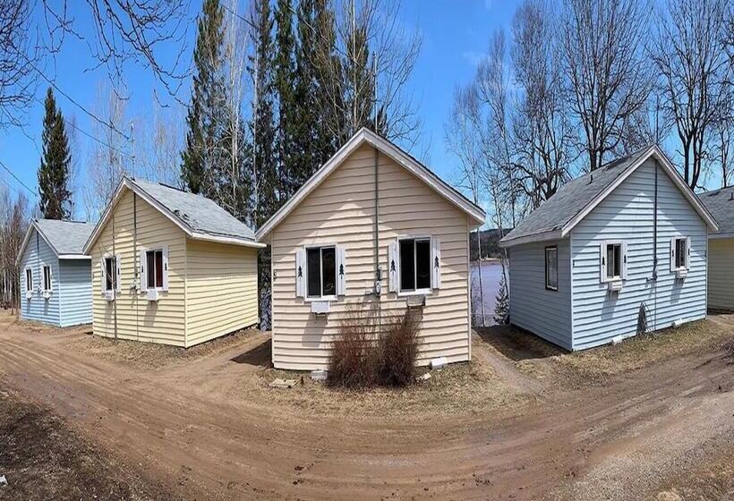 Fundy Rocks Motel And Chocolate River Cottages