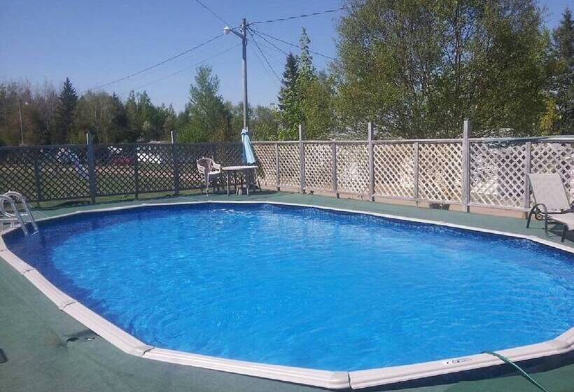 Fundy Rocks Motel And Chocolate River Cottages