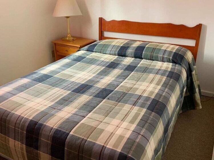 Fundy Rocks Motel And Chocolate River Cottages