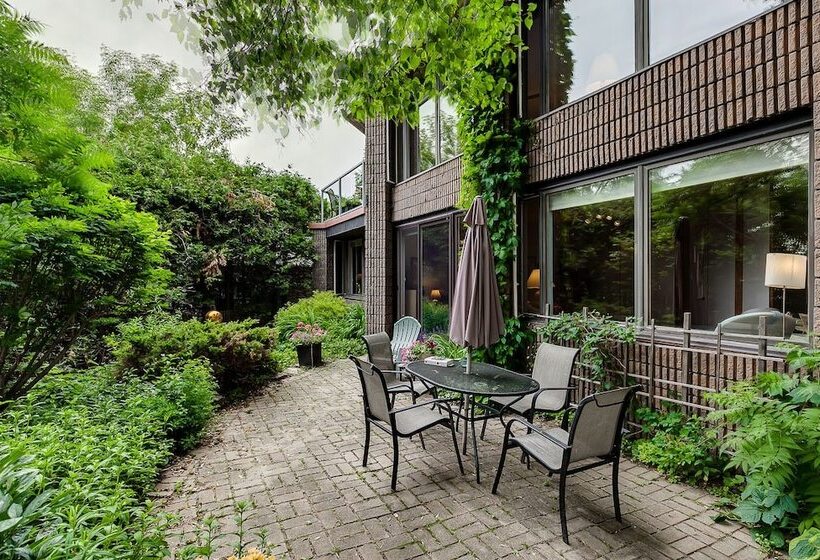 فندق 225 Lakeland Bed And Breakfast