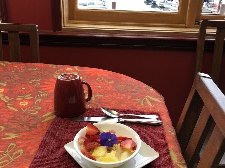 فندق Eagle Bluff Bed & Breakfast