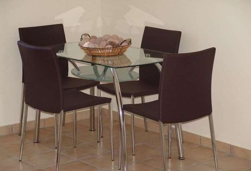 בית מלון כפרי Enalia Gi