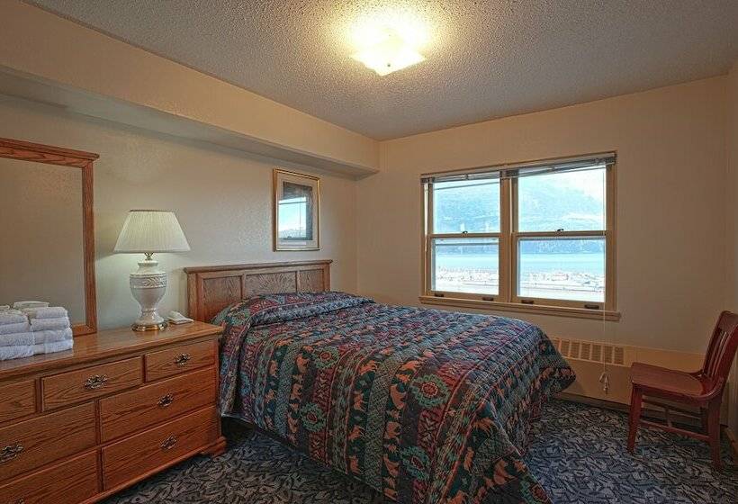 Отель Glacier View Condo Suites