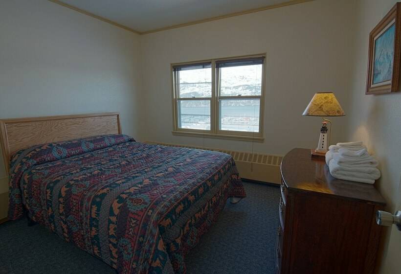 Отель Glacier View Condo Suites