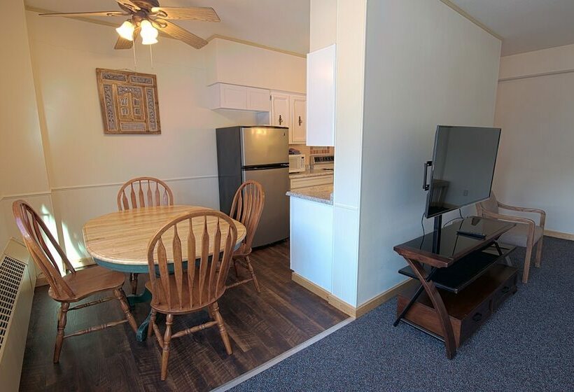 Отель Glacier View Condo Suites