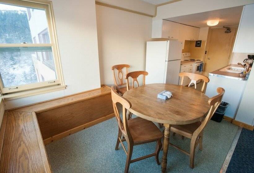 Отель Glacier View Condo Suites