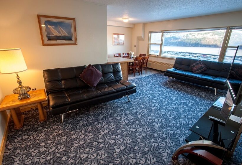 Отель Glacier View Condo Suites