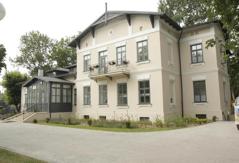 هتل Lawendowy Dworek