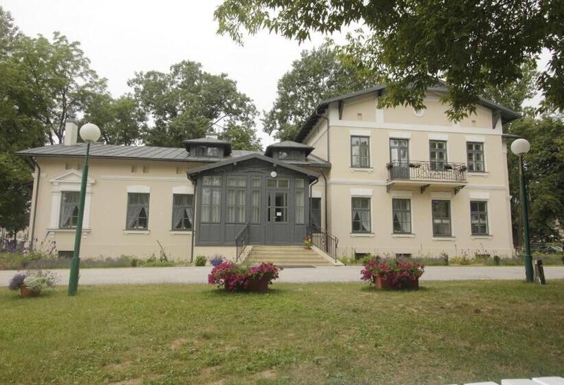 هتل Lawendowy Dworek